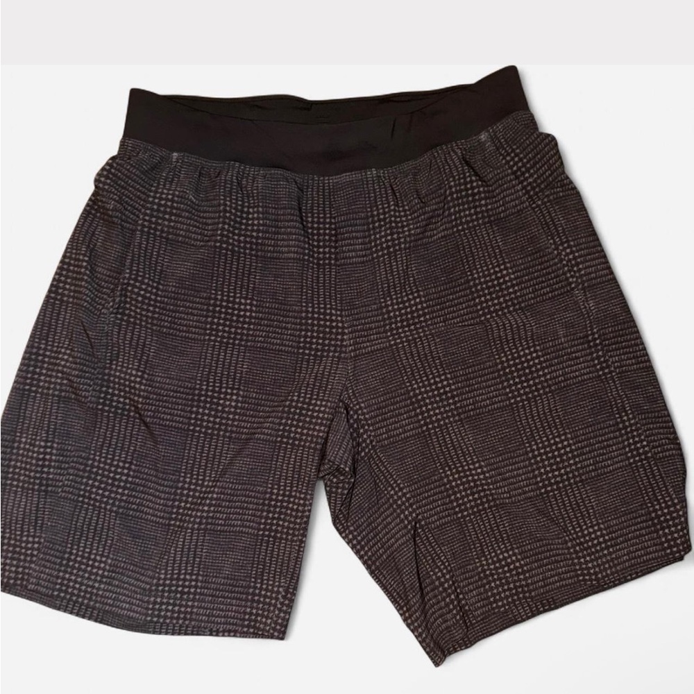 Lululemon Athletica THE Core Shorts in Houndstooth Plaid Black waistband